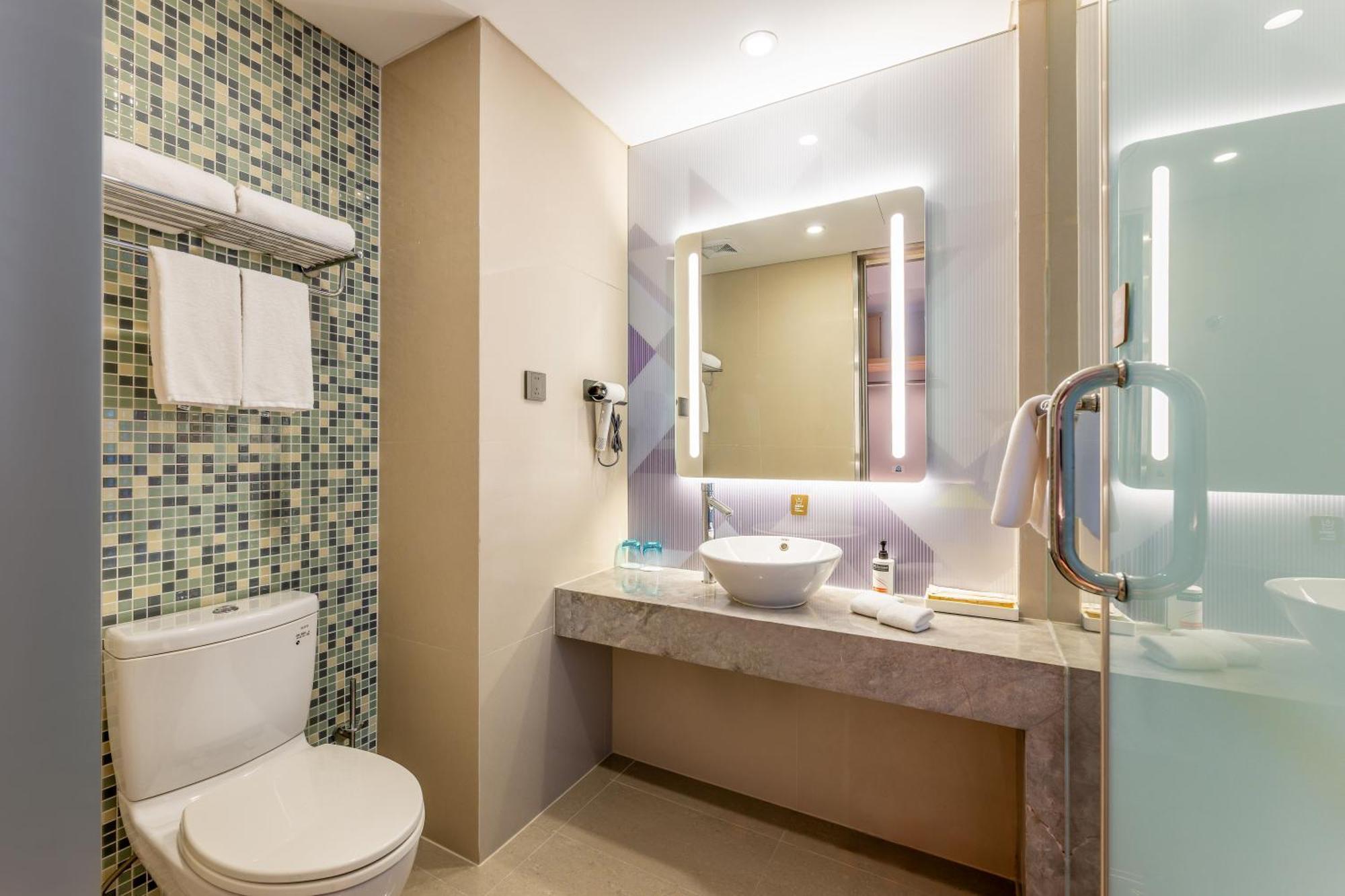 Holiday Inn Express Hangzhou Huanglong Exterior photo