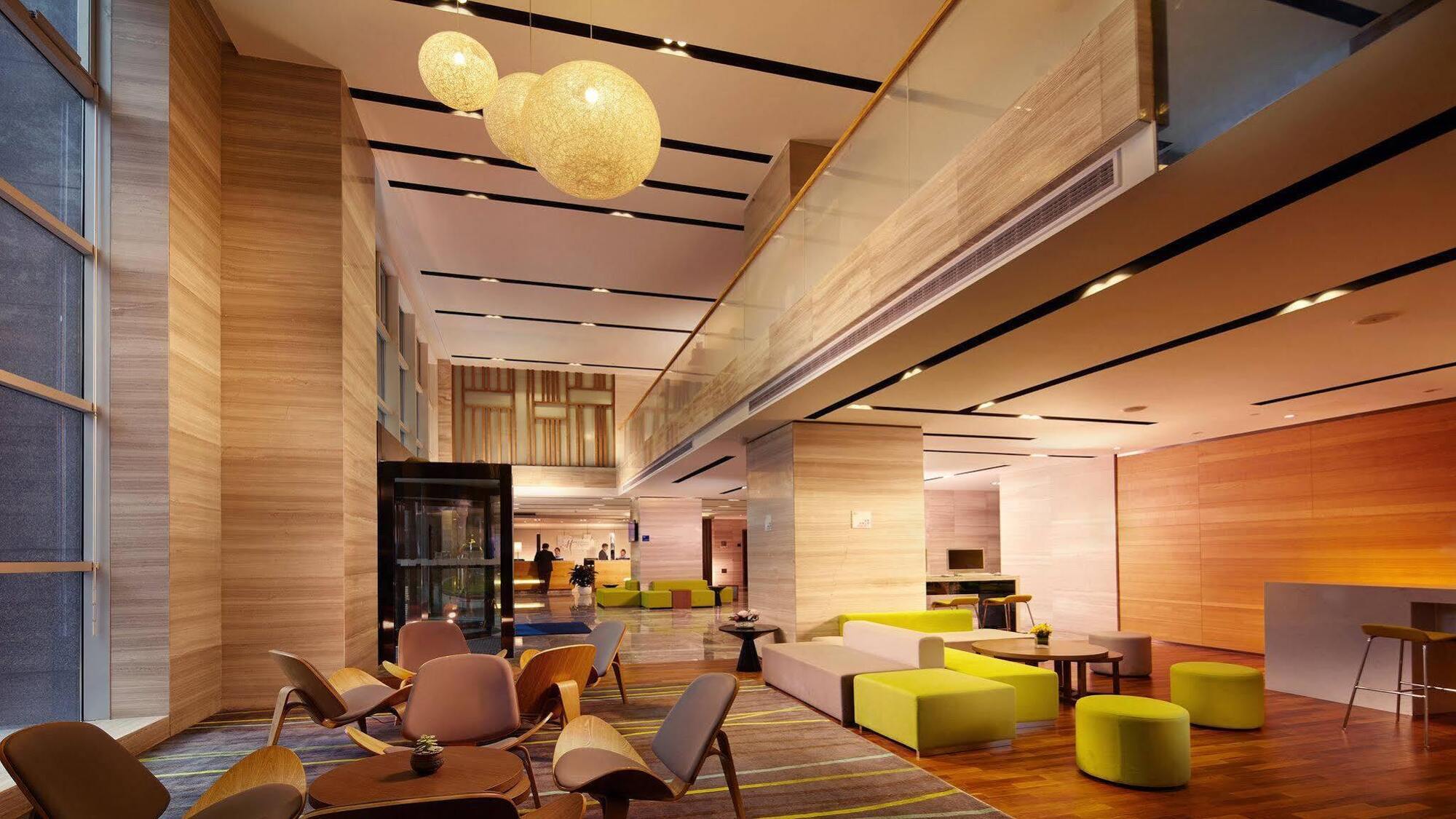 Holiday Inn Express Hangzhou Huanglong Exterior photo
